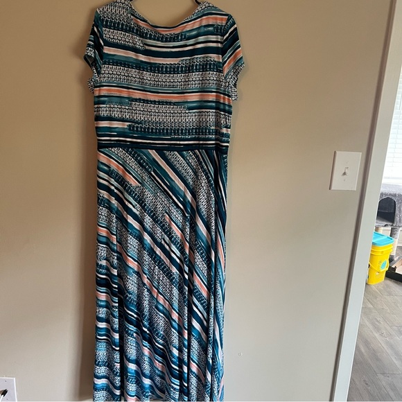 NWOT. Size XL Dress. - Picture 6 of 6